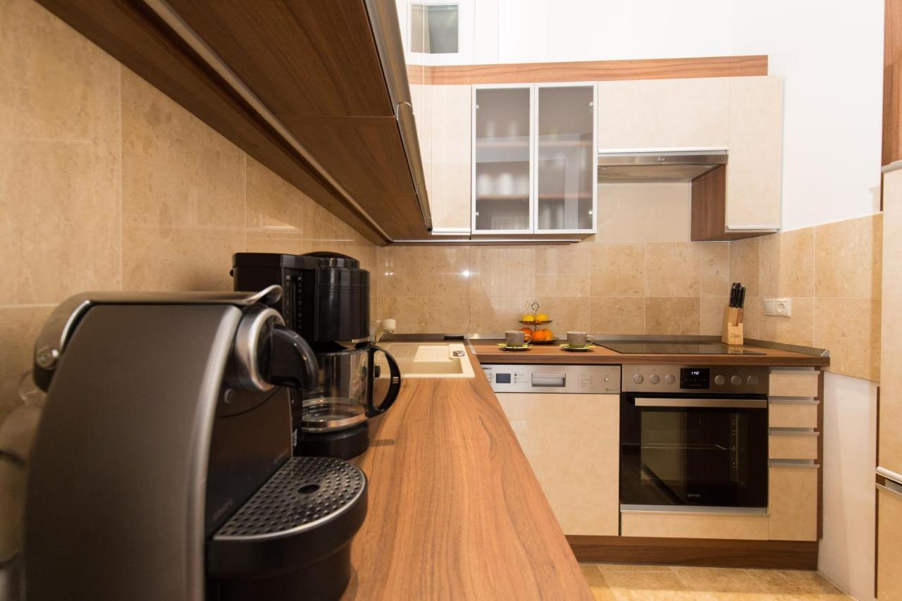Elegant Apartment With Buda Castle View Budapeste Exterior foto