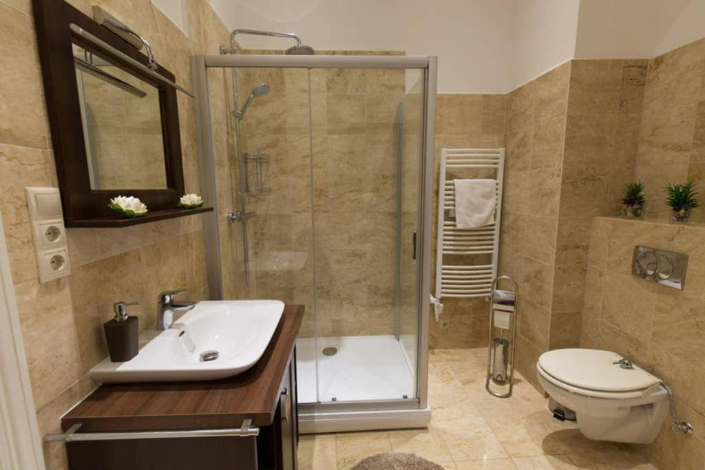 Elegant Apartment With Buda Castle View Budapeste Exterior foto