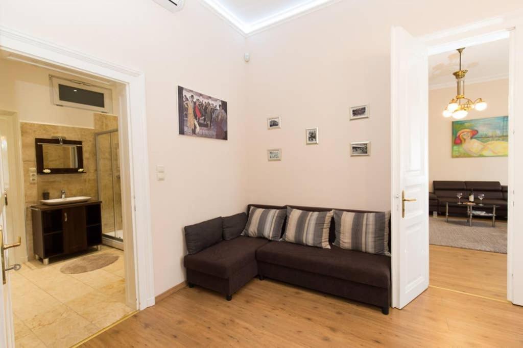 Elegant Apartment With Buda Castle View Budapeste Exterior foto