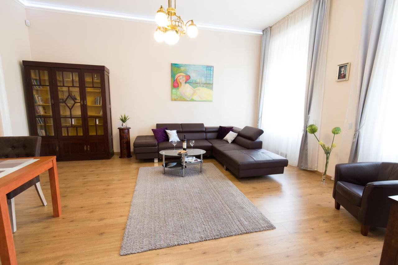Elegant Apartment With Buda Castle View Budapeste Exterior foto