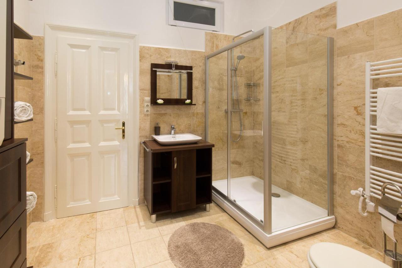 Elegant Apartment With Buda Castle View Budapeste Exterior foto